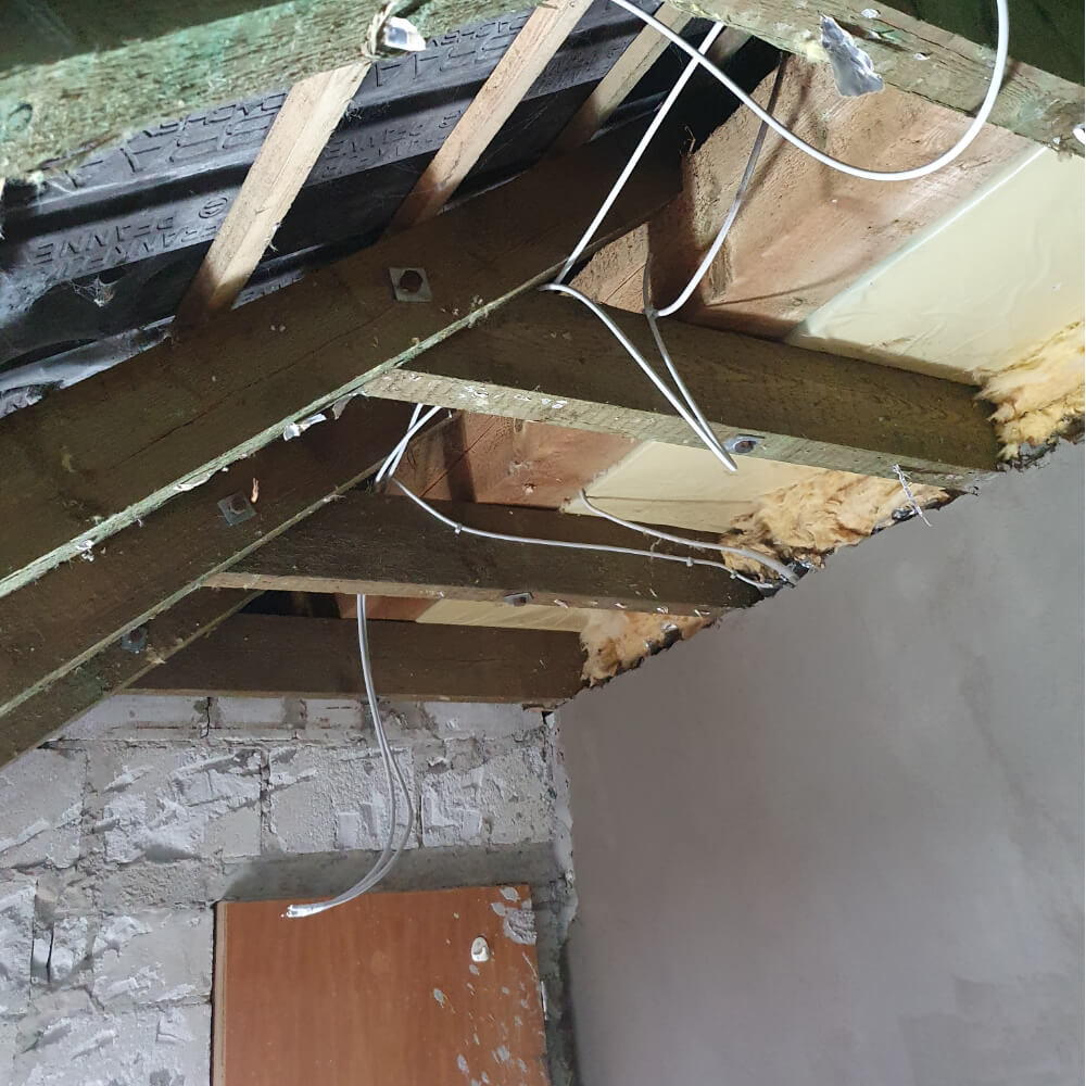 Badezimmer im Rohbau - Deckenansicht.